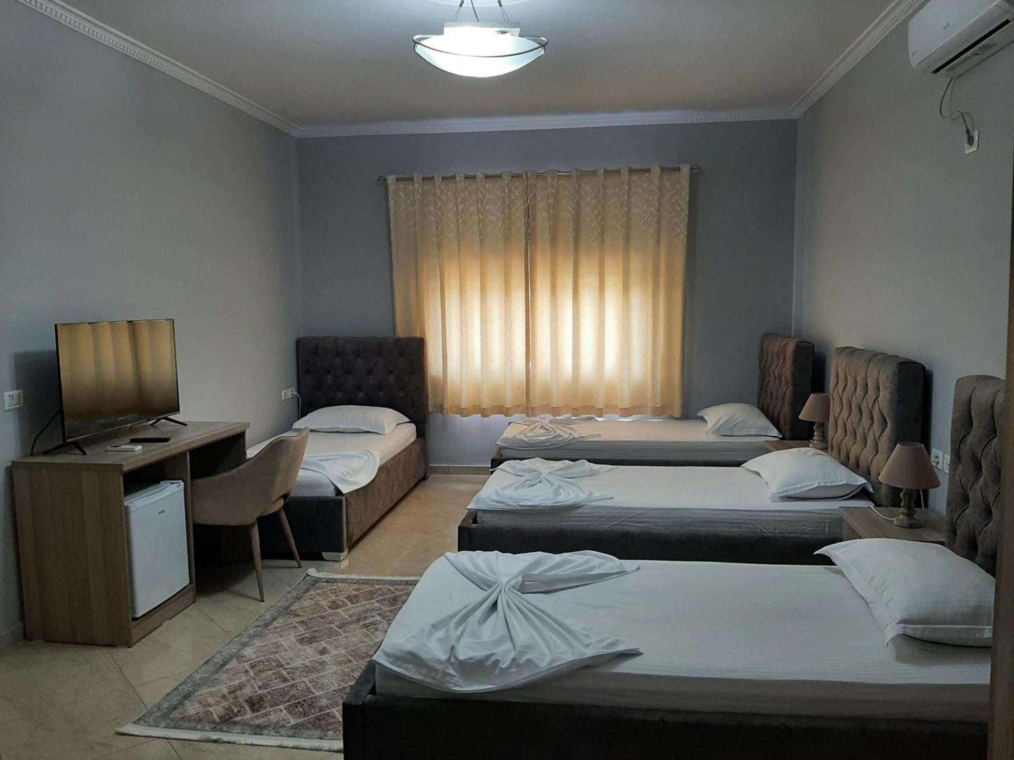 Hotel Vila Arbri Berat Habitación foto