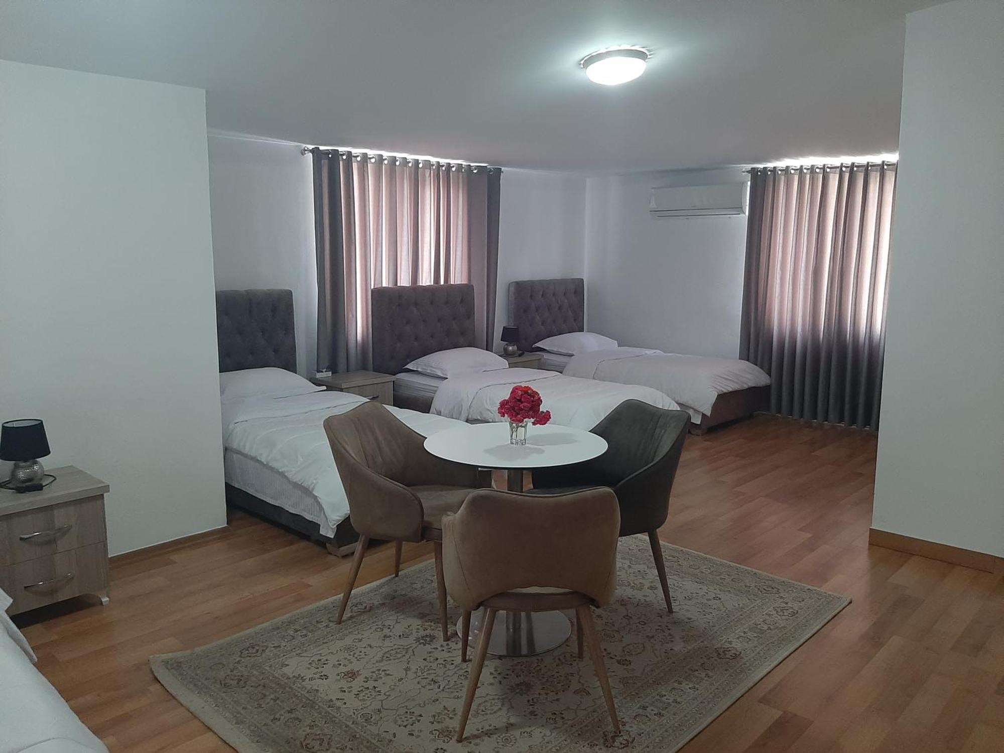 Hotel Vila Arbri Berat Habitación foto